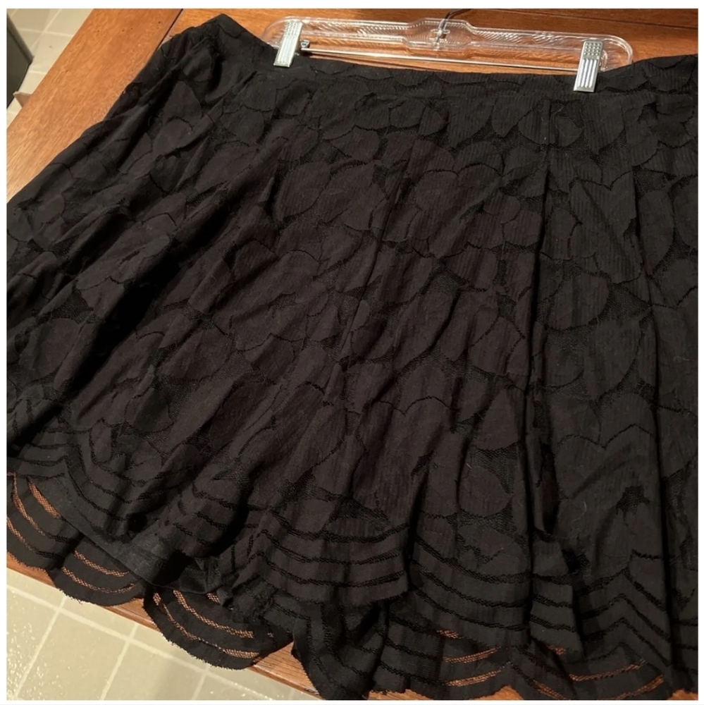 Torrid Lace Shorts LINED Scalloped Hem Womens Size 3 Black Midrise